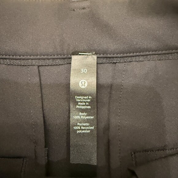 Lululemon  Commission Classic-Fit Short 9" Warpstreme Color Black  Size 30 - Picture 3 of 7